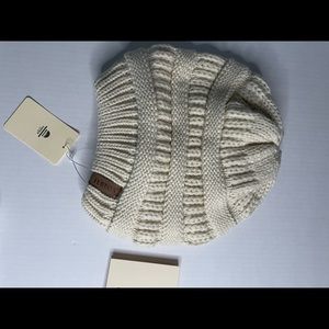 Furtalk 100% soft acrylic like cashmere beanie.